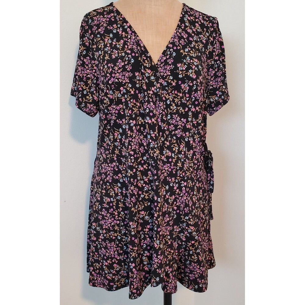 Torrid Size 2 (2X / 18-20) Black Ditsy Floral Faux Wrap Top Short Sleeve